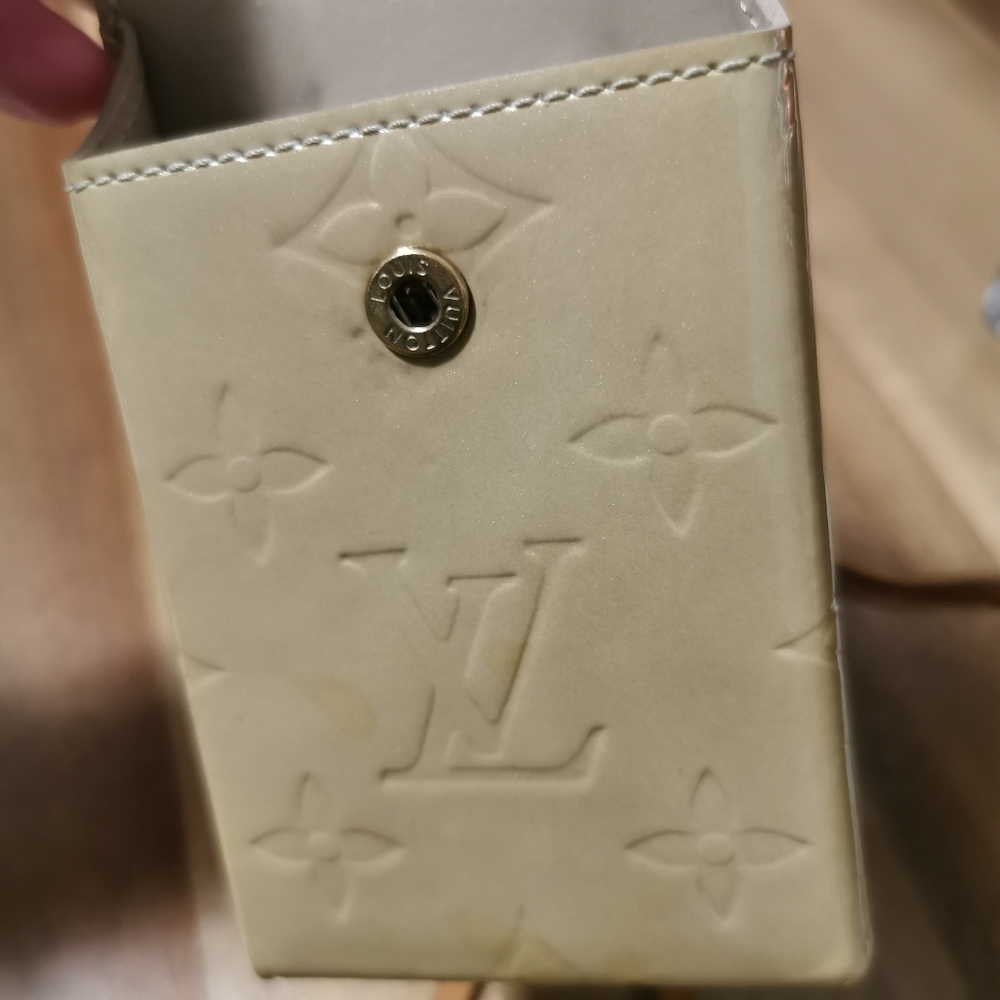 Louis Vuitton Vernis Leather in Yellow Beige Monogram Holder - Picture 9 of 14